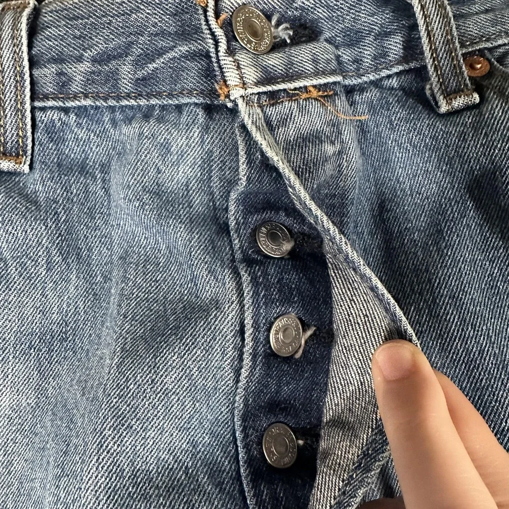 Levis 501 Jeans Mens 34x32 Blue Straight Leg Button Fly Regular Fit Denim Stains
